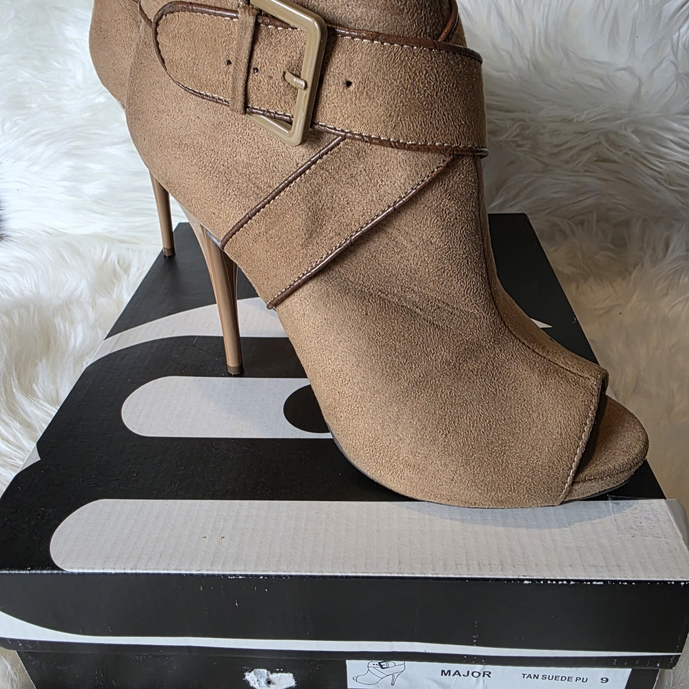 Michael Antonio Tan Heeled Ankle Boots